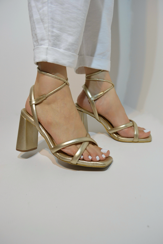 TACONES MÍA